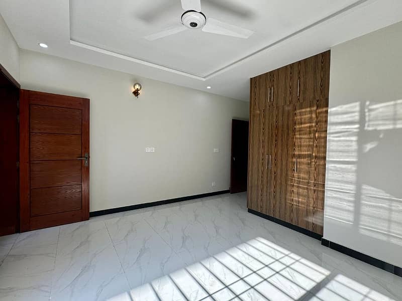 BRAND NEW/ DESIGNER / SUNFACING 8M HOUSE AVAILABLE FOR SALE 7