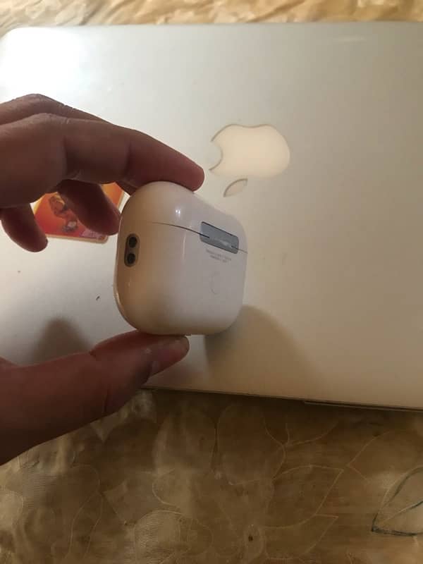 apple AirPods 2 4