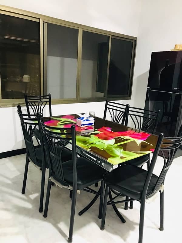 6 seater unbreakable dining table with black chairs 1