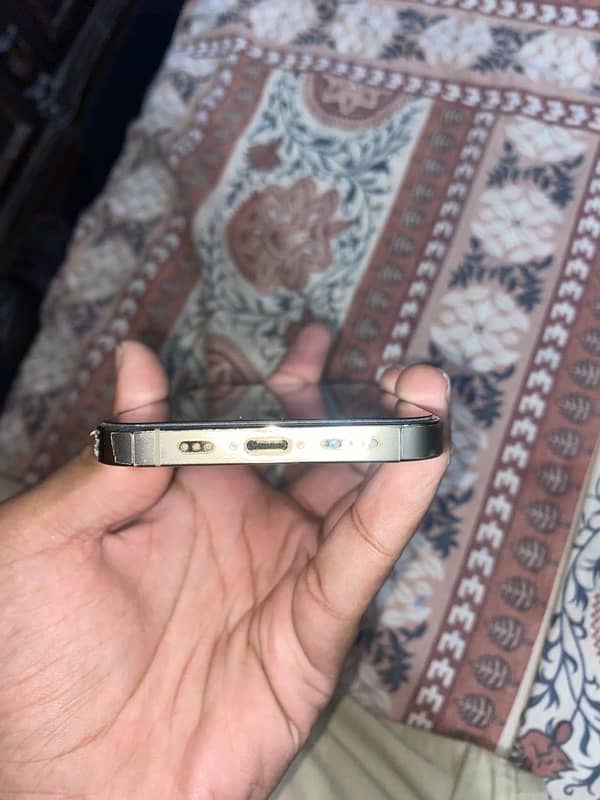 IPhone 13 Pro 128 gb 2 month sim time 4