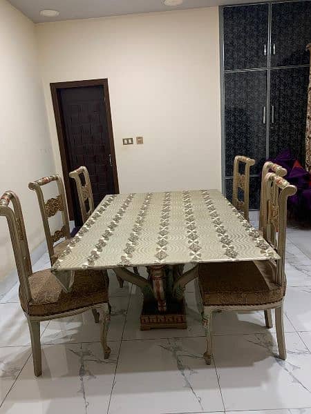 dinning table for sale in new condition 1