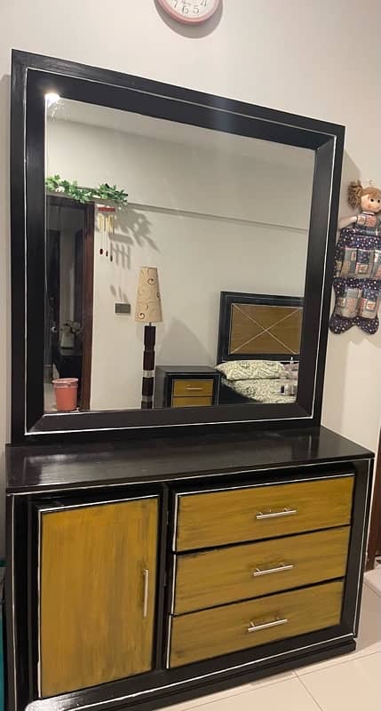 very good price bedroom set with dresser w/out mattress 1