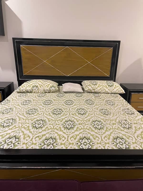 very good price bedroom set with dresser w/out mattress 8