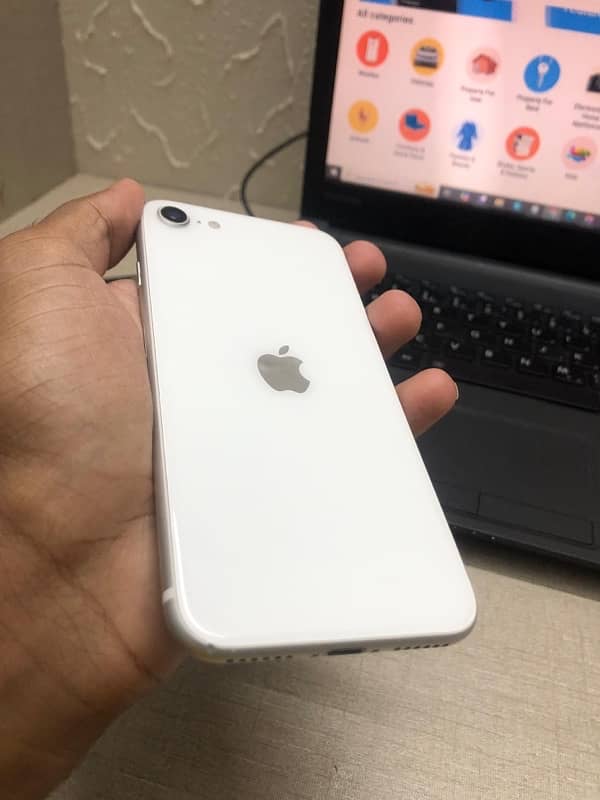 I Phone SE 2020 White Colour 2