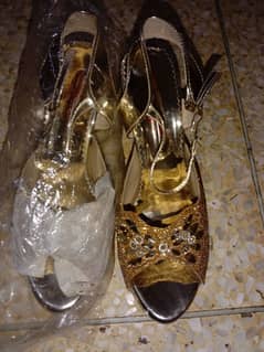 sandal for sale 1000,1000 Mai whats app no 03032077928