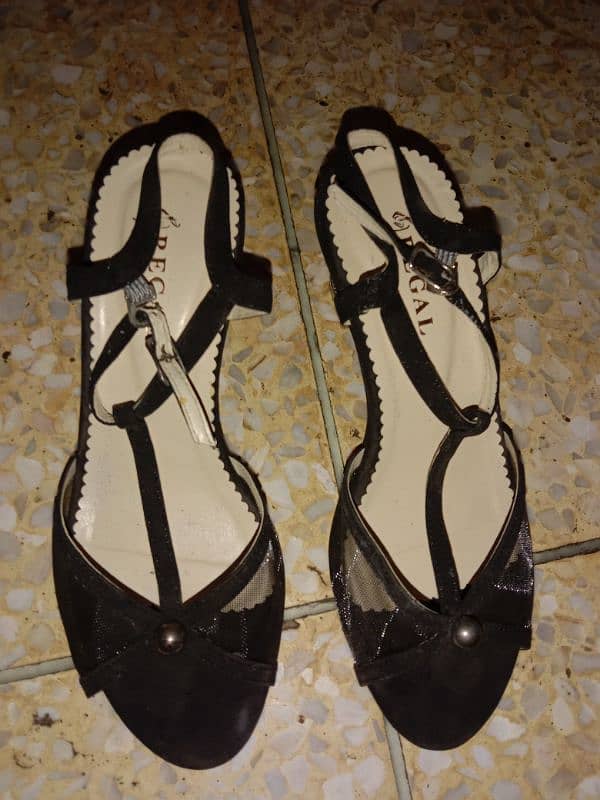 sandal for sale 1000,1000 Mai whats app no 03032077928 1