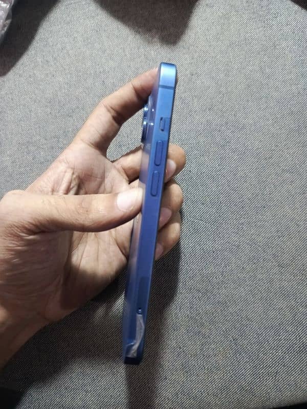 I phone 13 128 gb hai or new condition . jv hai . 0325861507 1