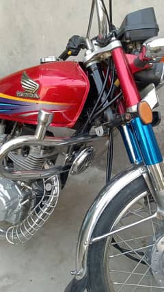 Honda 125 model 2011 for sale 10 WhatsApp number 0320---49--68--397