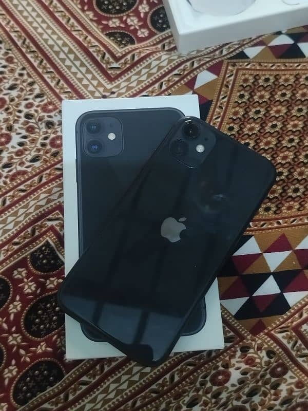 iPhone 11 brand new only box open 0