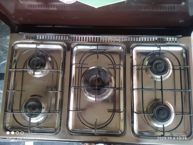 5 burner Corona cooking range with baking area 3