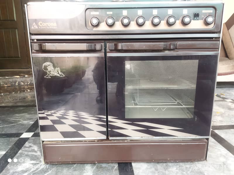 5 burner Corona cooking range with baking area 4