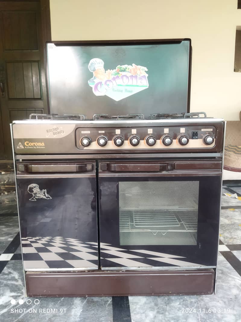 5 burner Corona cooking range with baking area 5