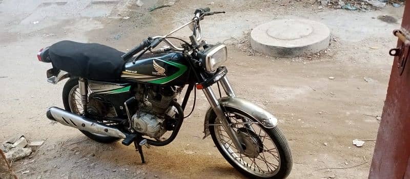 Honda 125 model 2014 larkana Sindh number 1