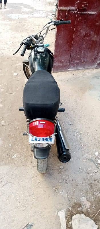 Honda 125 model 2014 larkana Sindh number 3