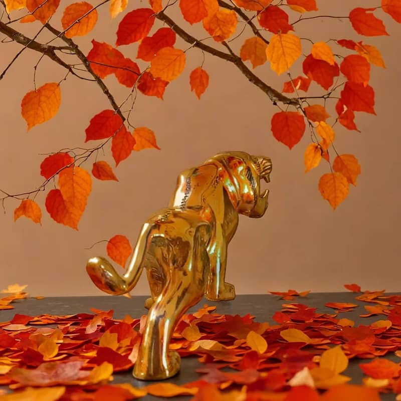 Decoration piece/Antique piece/Golden  lion antique piece/sculpture 1