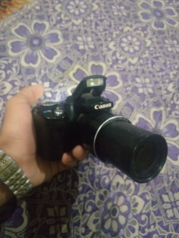 camera 10/10 condition with clean lense and 120x zoom in cheap price 0