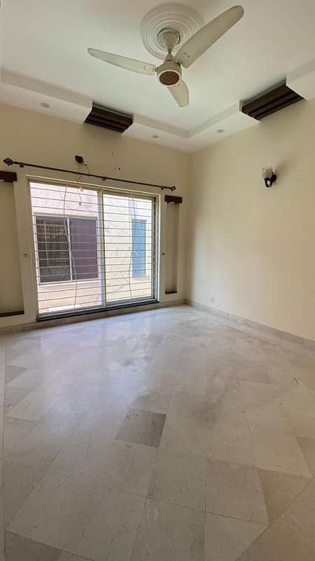 10 Marla Full House Is Available For Rent In DHA Phase 5 Lahore At Super Hot Location 100% orignal pictures . 6