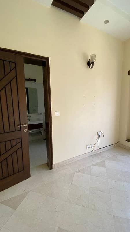 10 Marla Full House Is Available For Rent In DHA Phase 5 Lahore At Super Hot Location 100% orignal pictures . 8