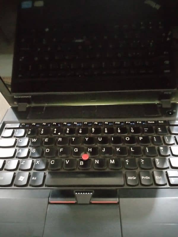 Lenovo Thinkpad X121e i3 4