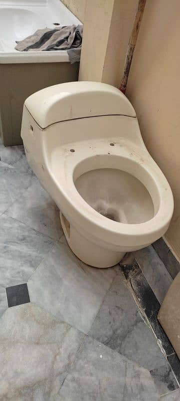 single piece  Commode 0