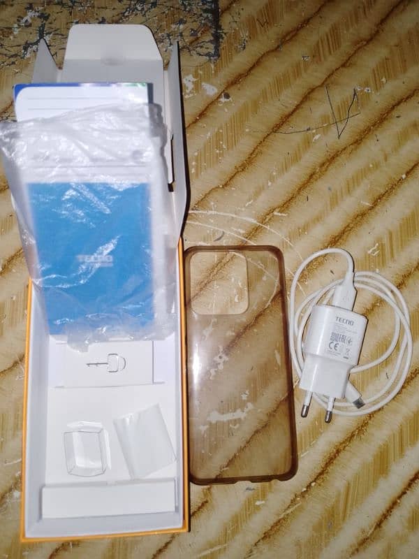 Tecno Spark 8C 4/128 GB New Condition 7