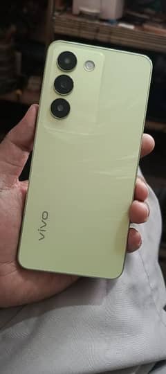 vivo y100 8,256.  new condition. 0