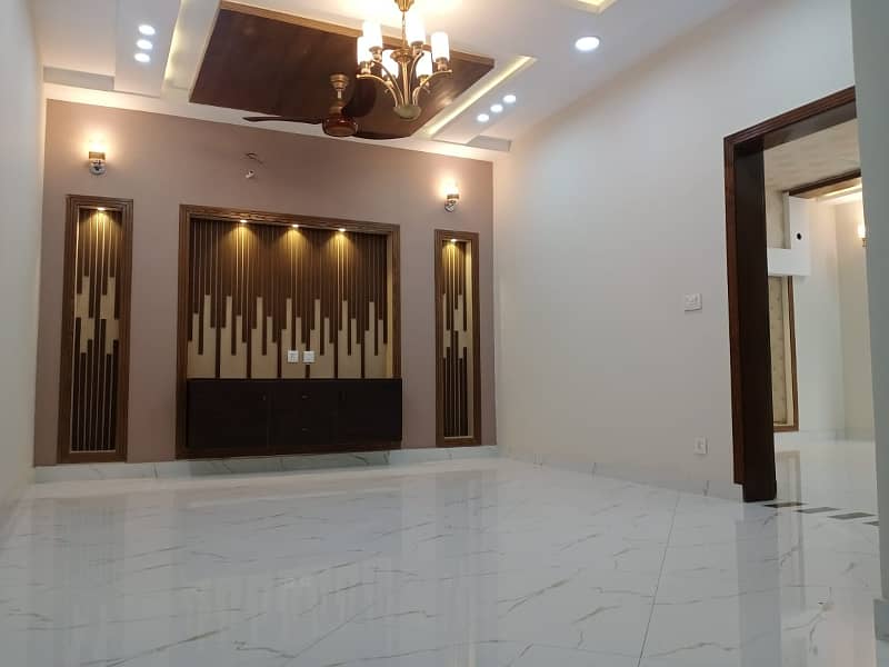 Upper Portion Of 10 Marla Available For Rent In Overseas B Bahria Town 0