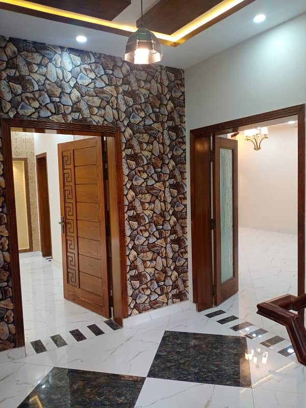 Upper Portion Of 10 Marla Available For Rent In Overseas B Bahria Town 18