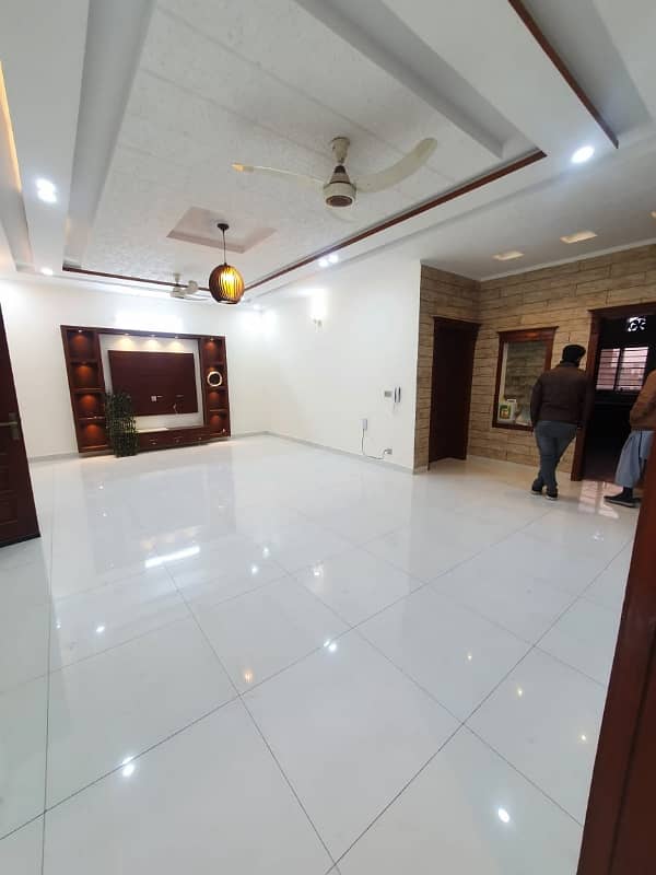 7 Marlas Tile Flooring Upper Portion All Facilities Available G-13 2