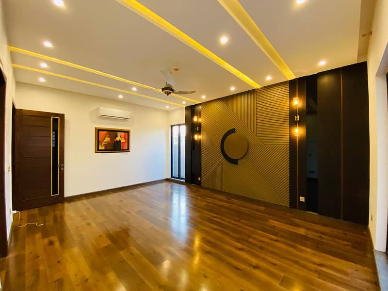 1 kanal Full House Is Available For Rent In DHA Phase 6 Lahore At Super Hot Location. 6