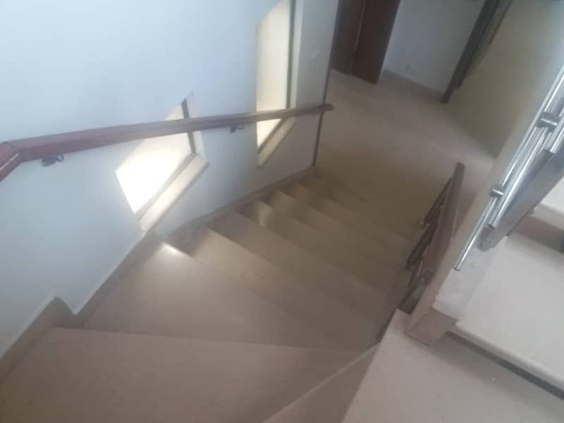 01 Kanal Slightly Used Well Maintained Like Brand New Modren Designe Bungalow For Sale In DHA Phase-4 Near To Park 19