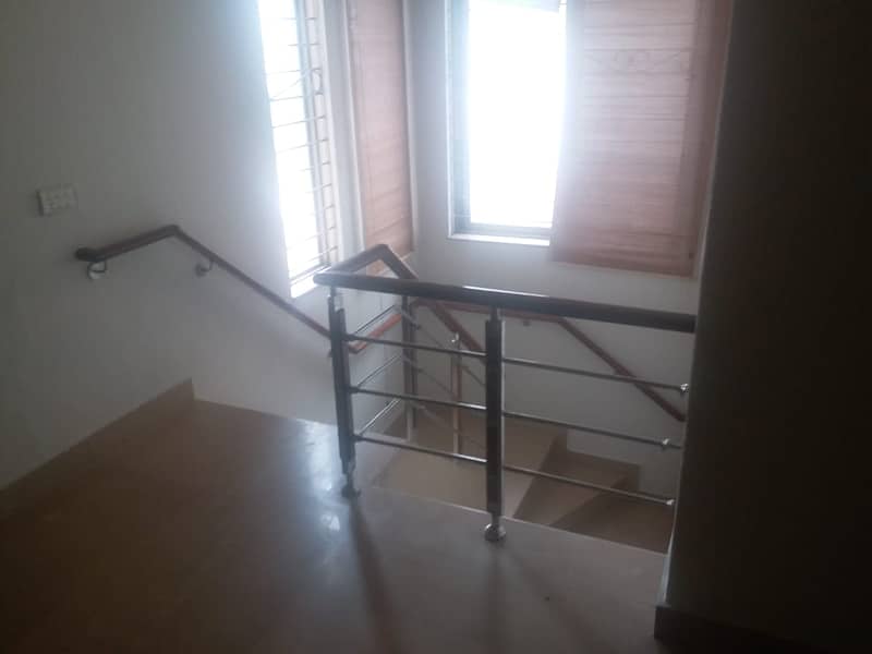 01 Kanal Slightly Used Well Maintained Like Brand New Modren Designe Bungalow For Sale In DHA Phase-4 Near To Park 21