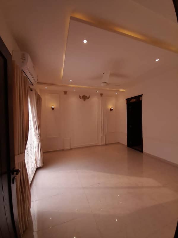 1 kanal Full House Is Available For Rent In DHA Phase 7 Lahore At Super Hot Location. 6