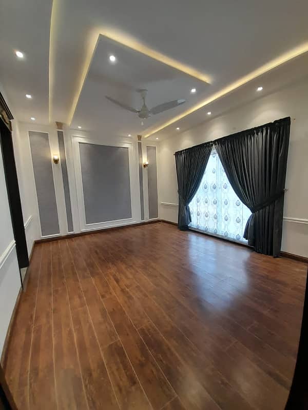 1 kanal Full House Is Available For Rent In DHA Phase 7 Lahore At Super Hot Location. 8