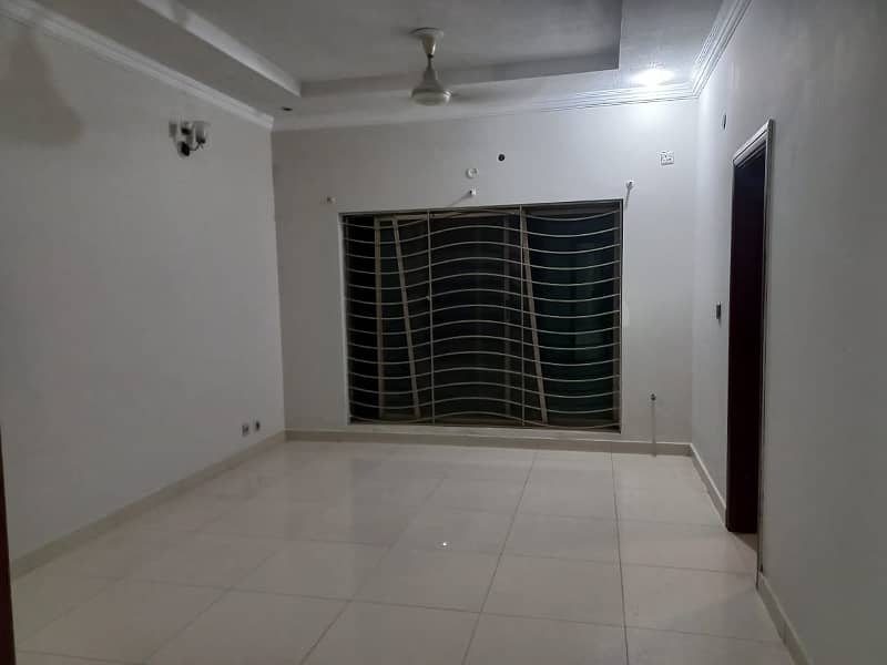 Available for rent 10 mrla uper portion phase 5 3