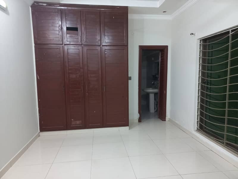 Available for rent 10 mrla uper portion phase 5 4