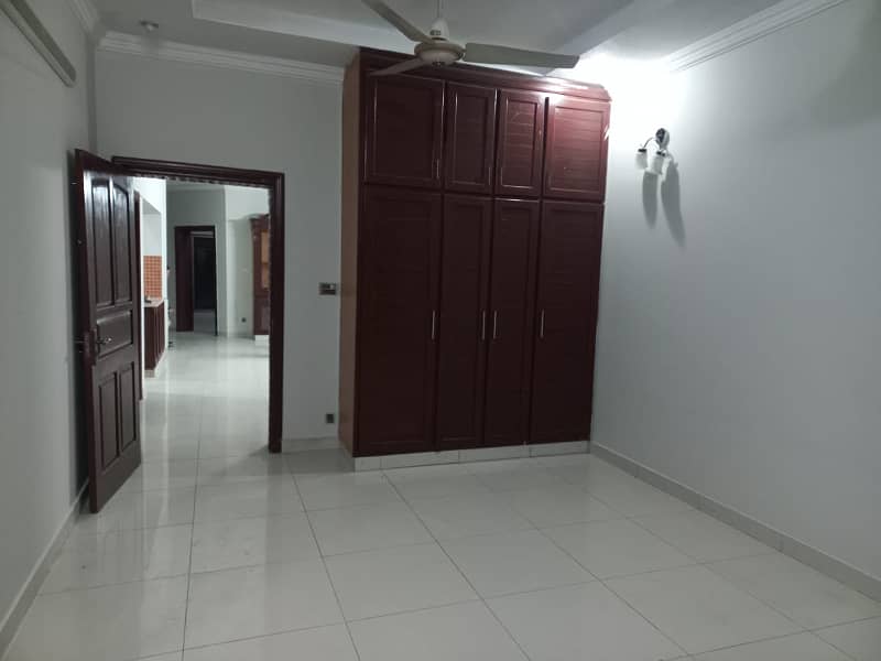 Available for rent 10 mrla uper portion phase 5 6