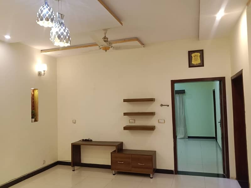 10 Marla upper portion Available For Rent In Overseas A Block 5