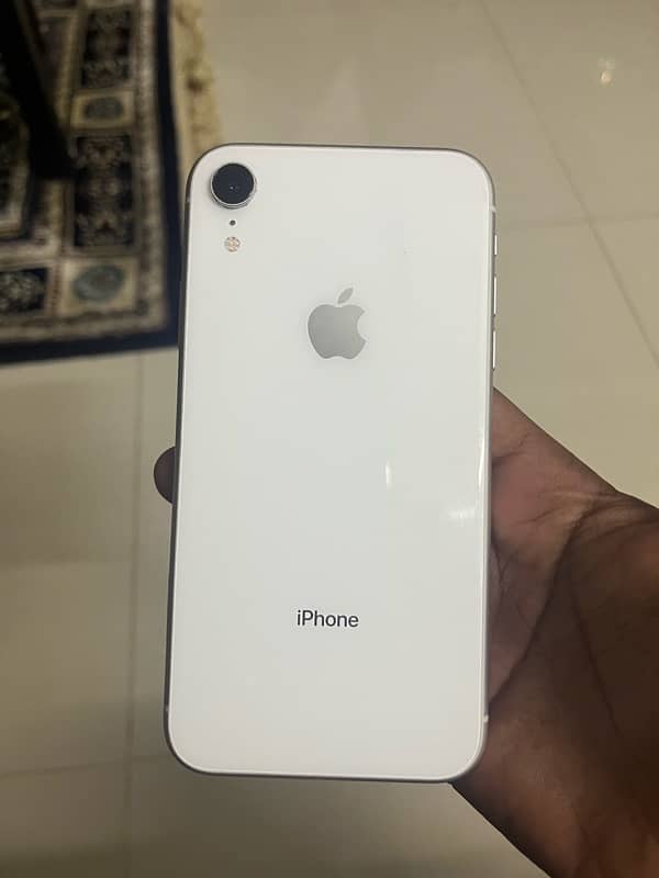 iPhone XR 1