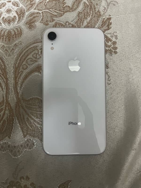 iPhone XR 4