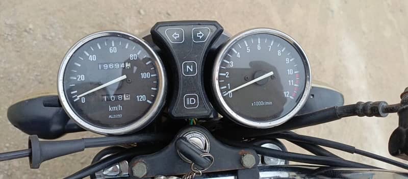 urgent sale suzuki 150 1