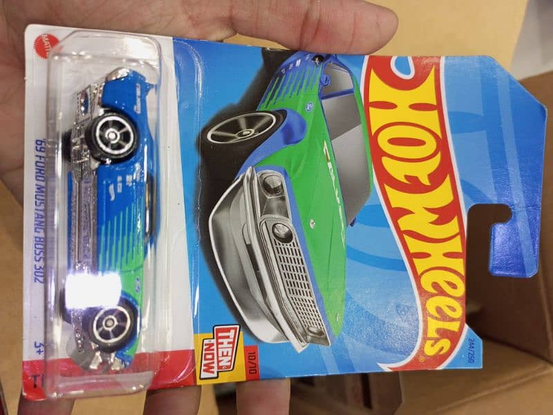 Hot Wheels Dinkes 12