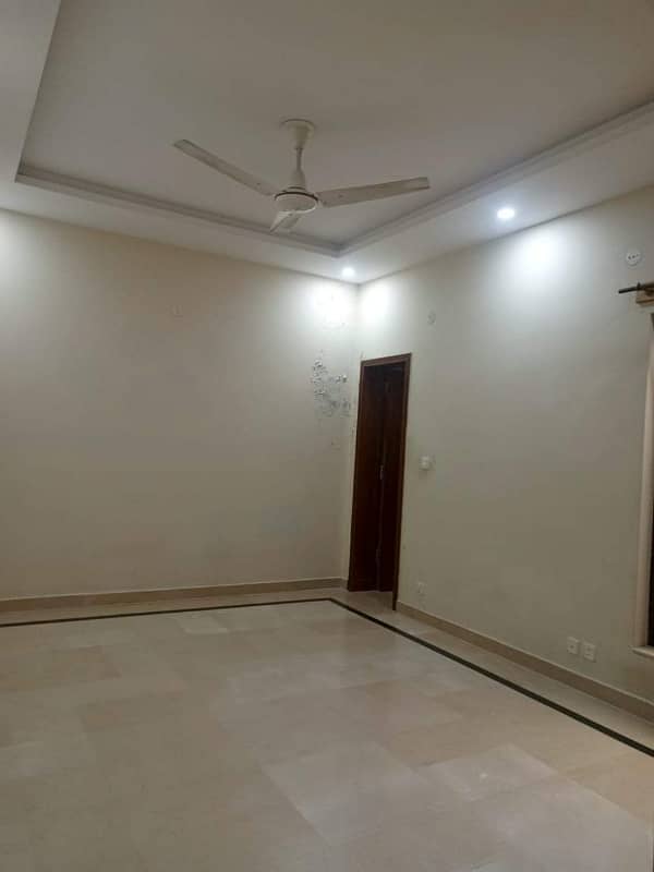 14 Marlas Upper Portion Available For Rent Near Market & Mosque G-13 4