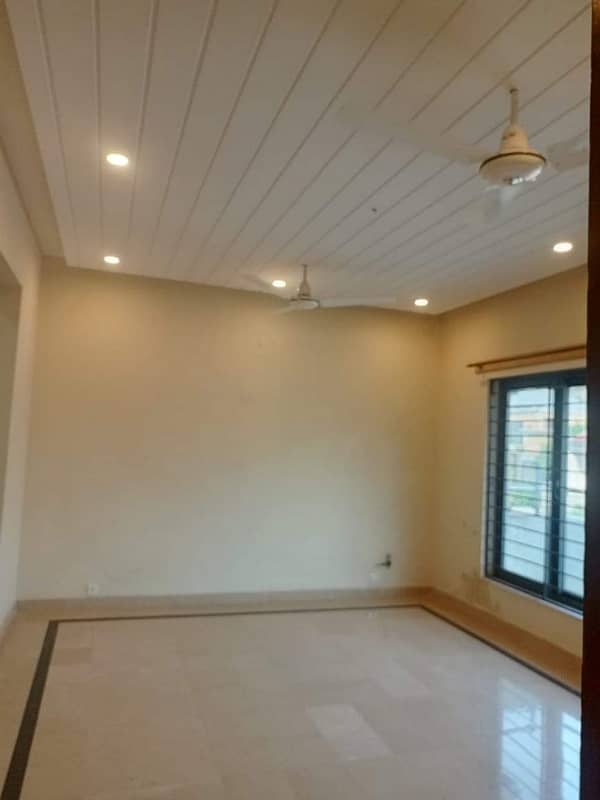 14 Marlas Upper Portion Available For Rent Near Market & Mosque G-13 6