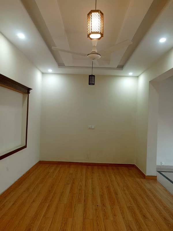 14 Marlas Upper Portion Available For Rent Near Market & Mosque G-13 8