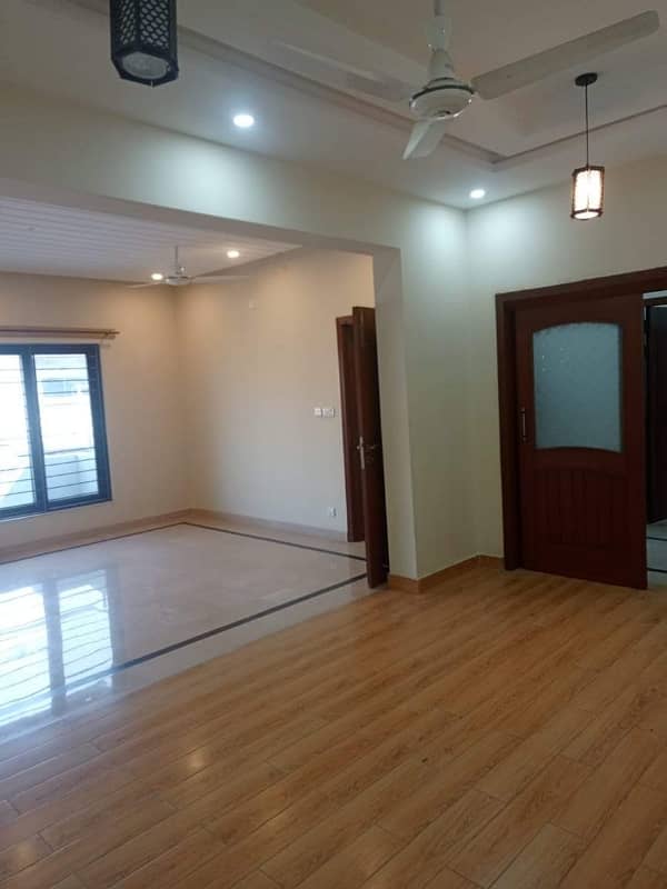 14 Marlas Upper Portion Available For Rent Near Market & Mosque G-13 9