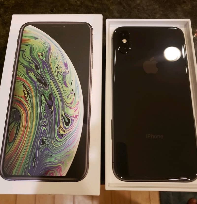 iPhone xs max | water pack | condition 9/10 0