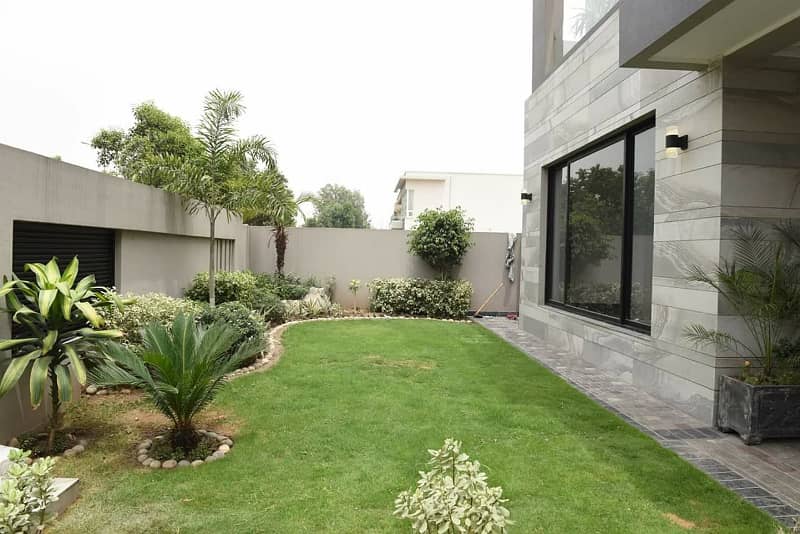 1 Kanal Slightly Used Unique Modern Design House For Sale in HBFC Society, Close to park near to DHA Phase 5 1