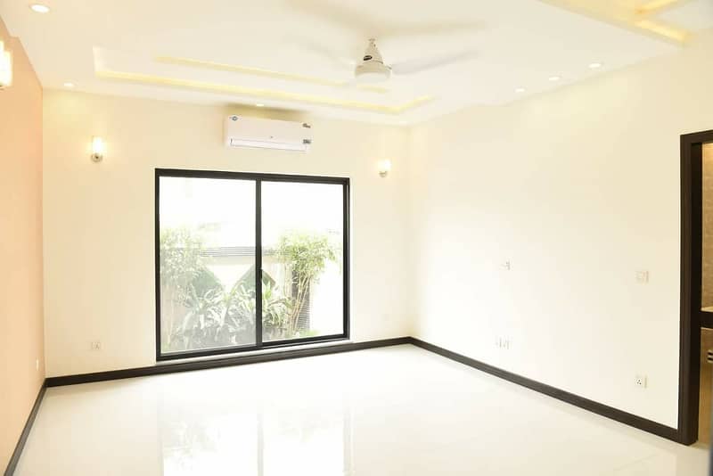 1 Kanal Slightly Used Unique Modern Design House For Sale in HBFC Society, Close to park near to DHA Phase 5 16