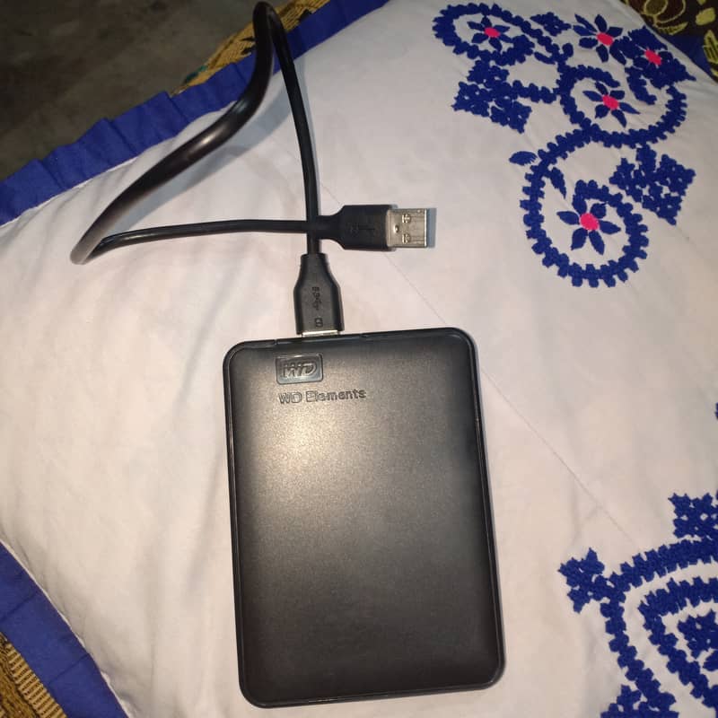 750 gb external hard drive just like a flash drive or usb 3.0[2500] fi 0